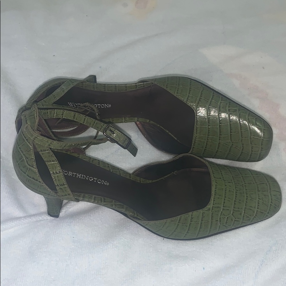 Green snakeskin strapped heels (worthington)